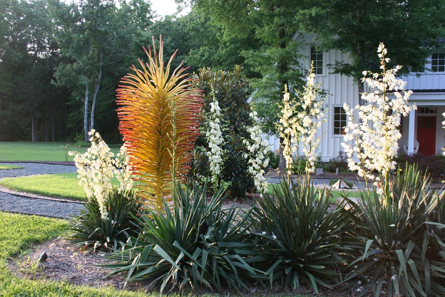 Elevate Your Garden: A Symphony of Nature and Metal Sculpture